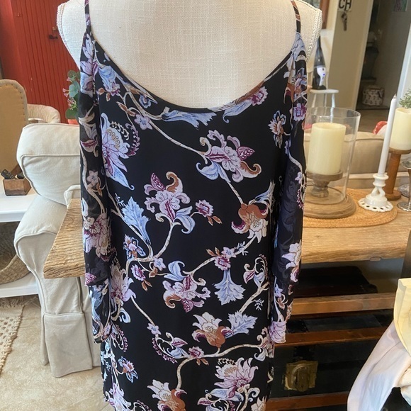 White House black market size medium off shoulder‎ with long angel sleeves - Picture 2 of 12